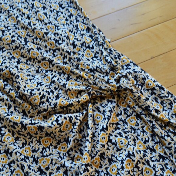 Boden Knot Front Jersey Dress Black Clover Swirl Short Sleeve Size 10R - Picture 6 of 12